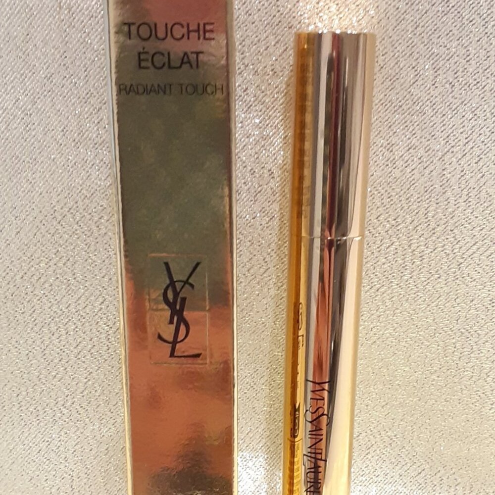 YSL Touche Eclat Awakening Concealer Pen- 2.5 Luminous Vanilla